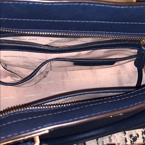 ***SOLD*** Michael Kors Navy Chain Strap tote - Picture 2 of 4